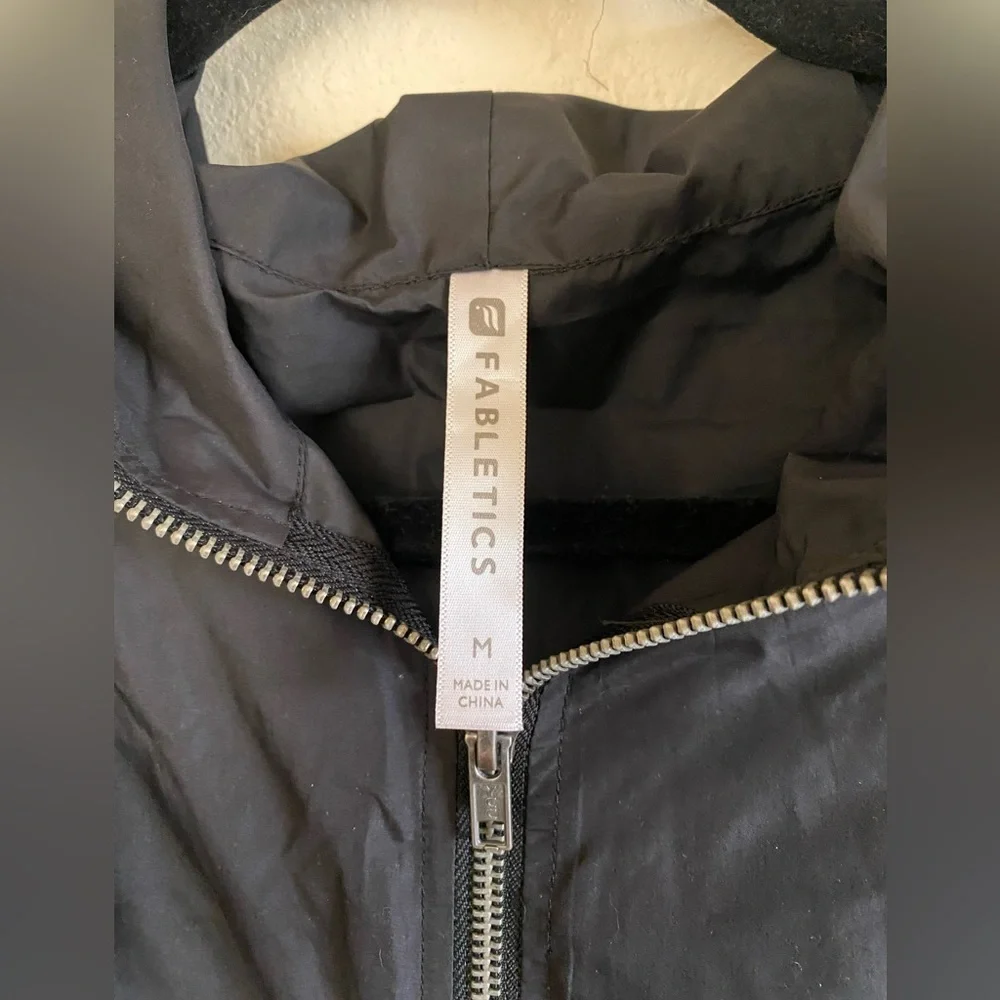 Fabletics Wind Breaker - Picture 2 of 3